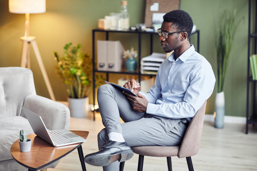 Licensed therapist and MA/PhD psychology coach at Ventoutt providing certified online mental health support